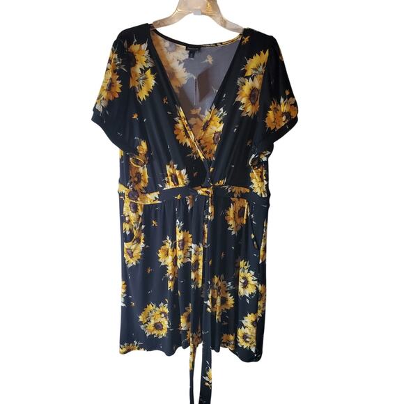 torrid Dresses & Skirts - Torrid Puff Sleeve Short Sleeve Surplice Dress, NWT, 4X